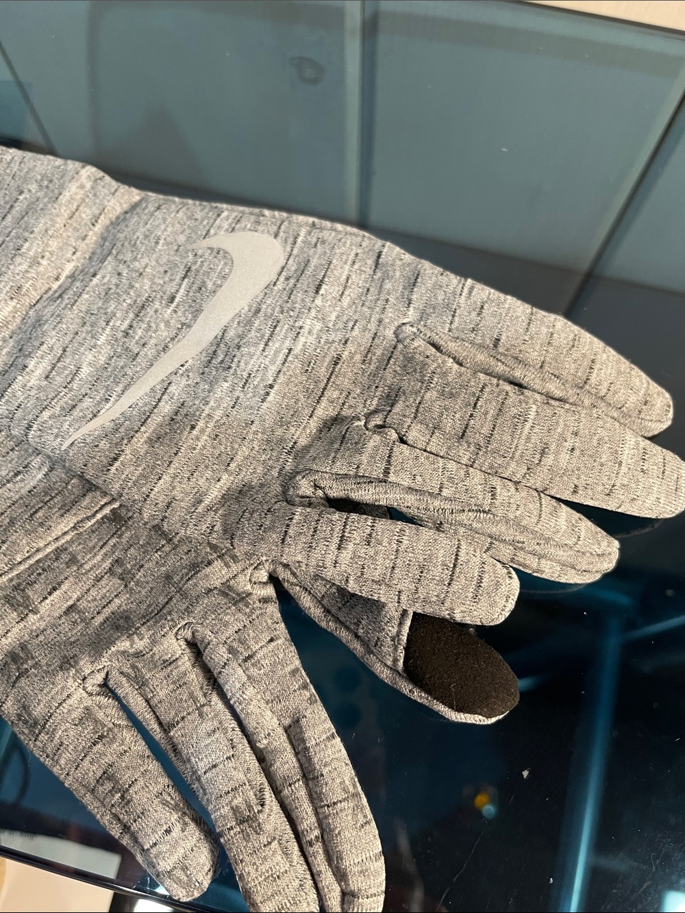 Nike Therma-FIT Women's Heathered Grey Running Gloves with Reflective Swoosh NWT - Picture 5 of 6